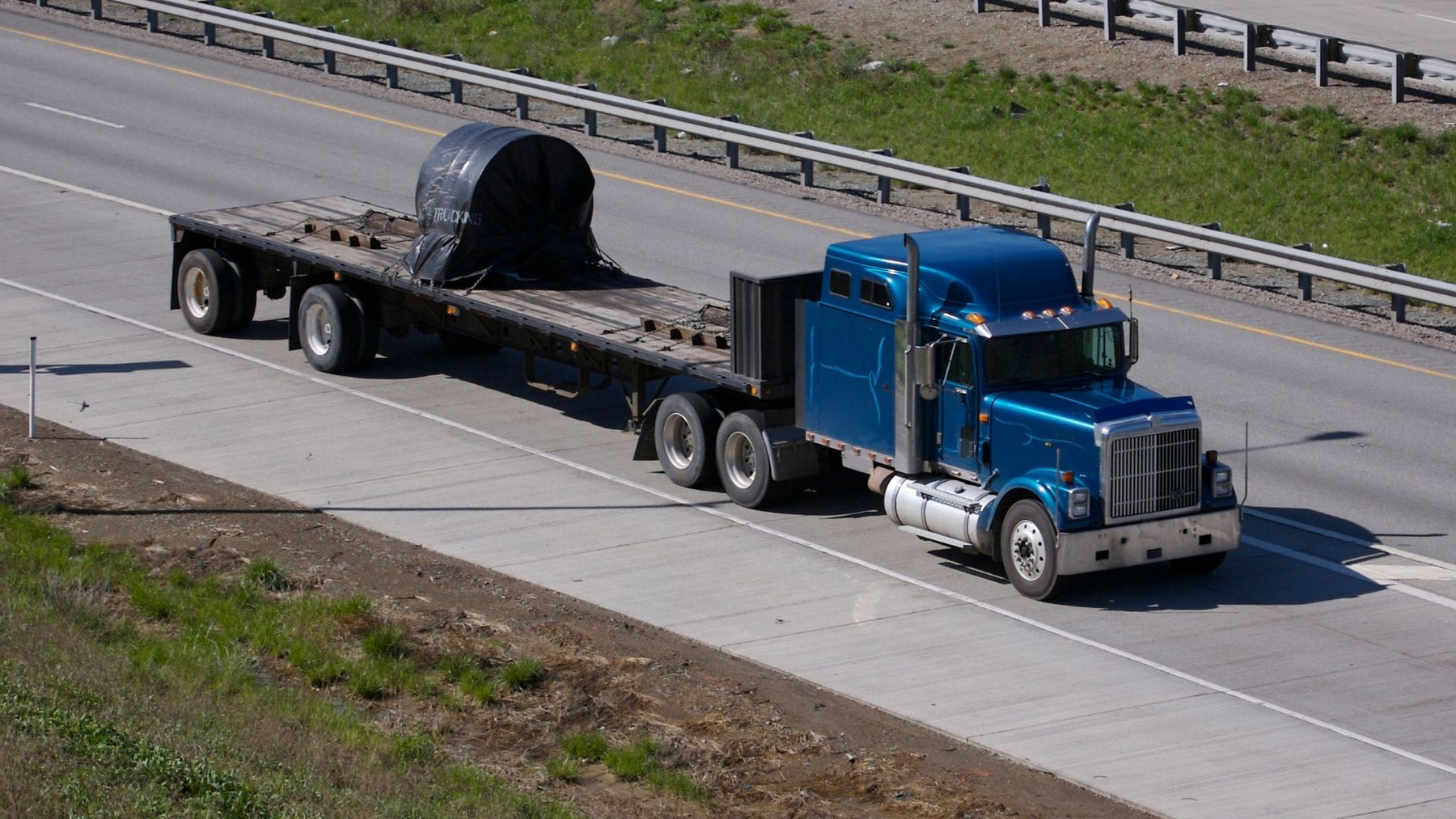 5 Common Uses of Flatbed Trucks