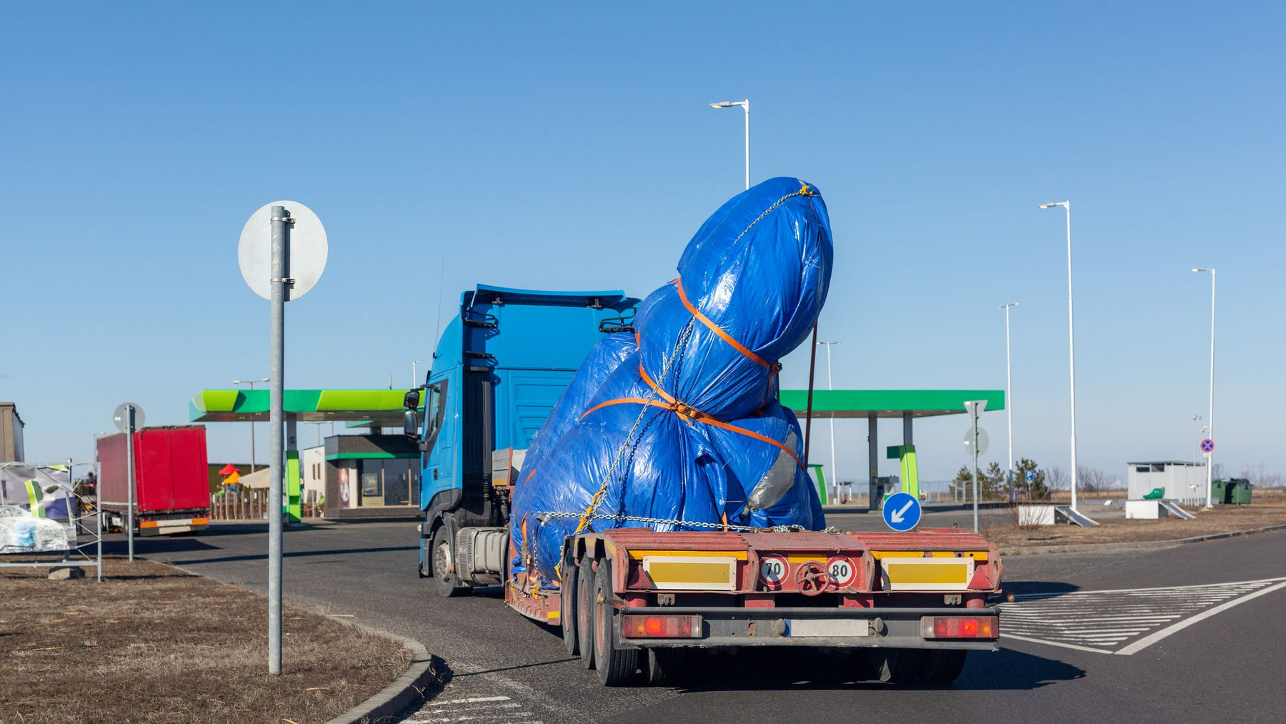 Mastering Tarping Techniques for Loads of All Shapes and Sizes
