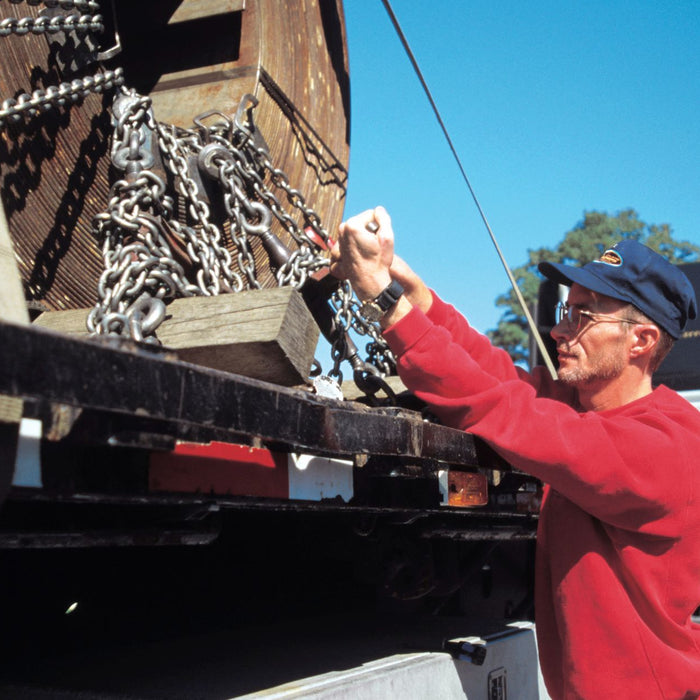 5 Tools Every Flatbed Trucker Must Have in Their Toolbox