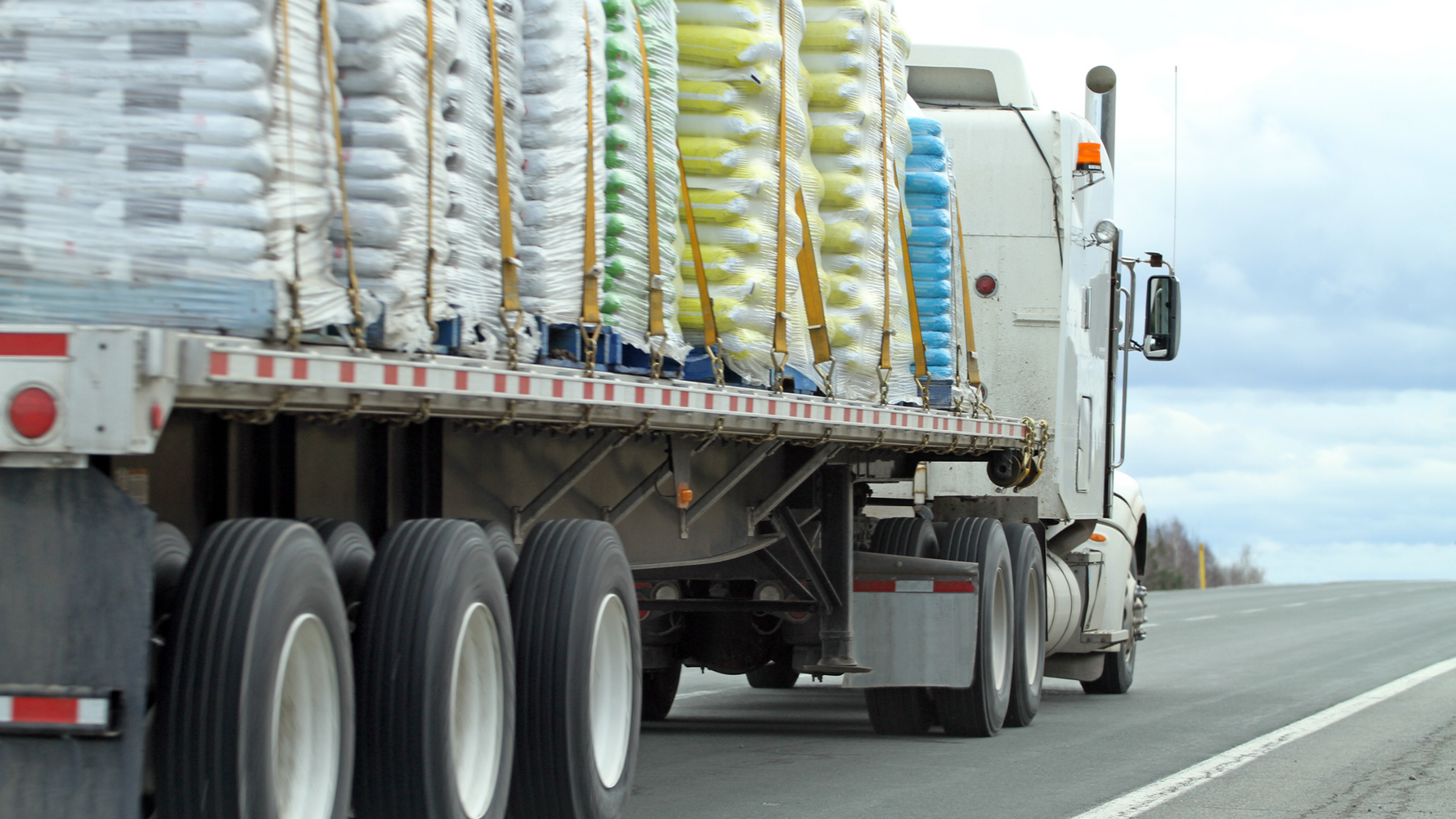 3 THINGS TO KNOW BEFORE BECOMING A FLATBED DRIVER